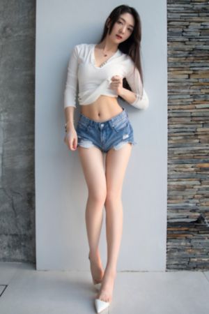 欧美风胸上纹身图_720超清免费观看